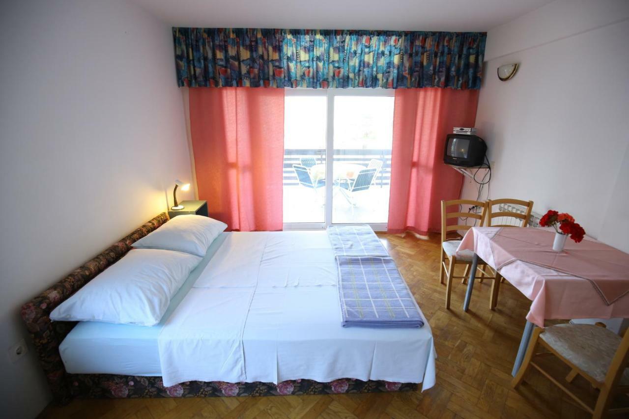 Apartments Paleka Petrcane Bagian luar foto