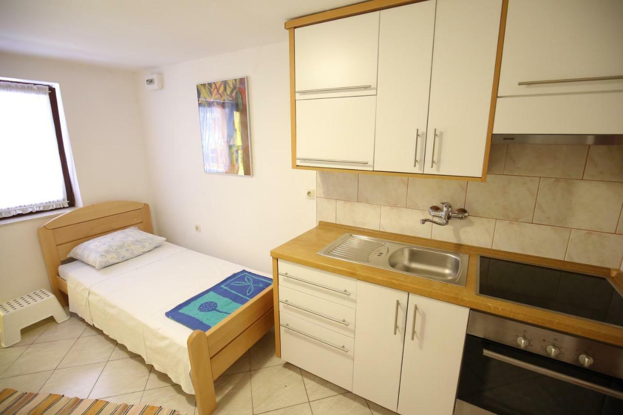 Apartments Paleka Petrcane Bagian luar foto