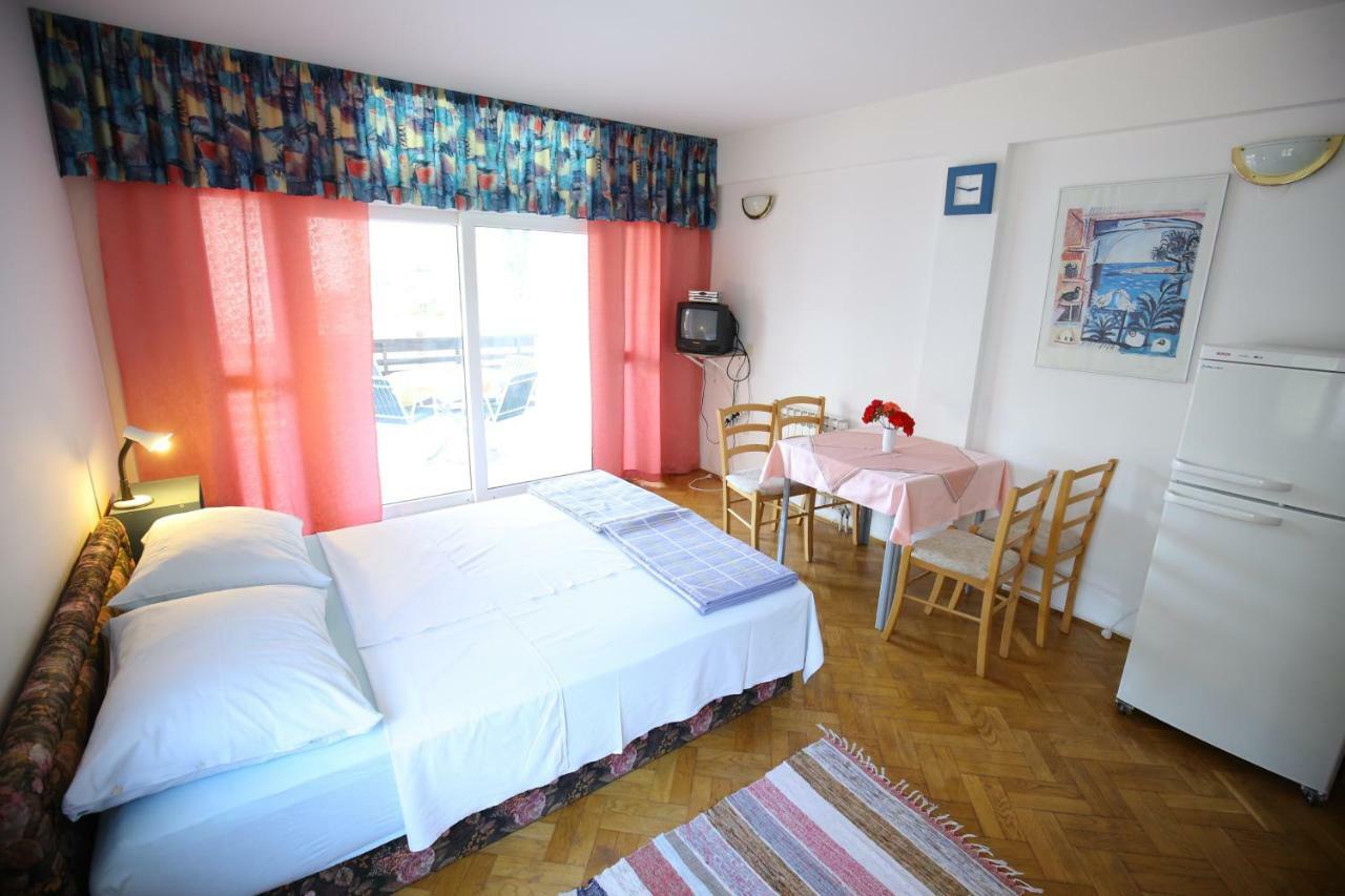Apartments Paleka Petrcane Bagian luar foto