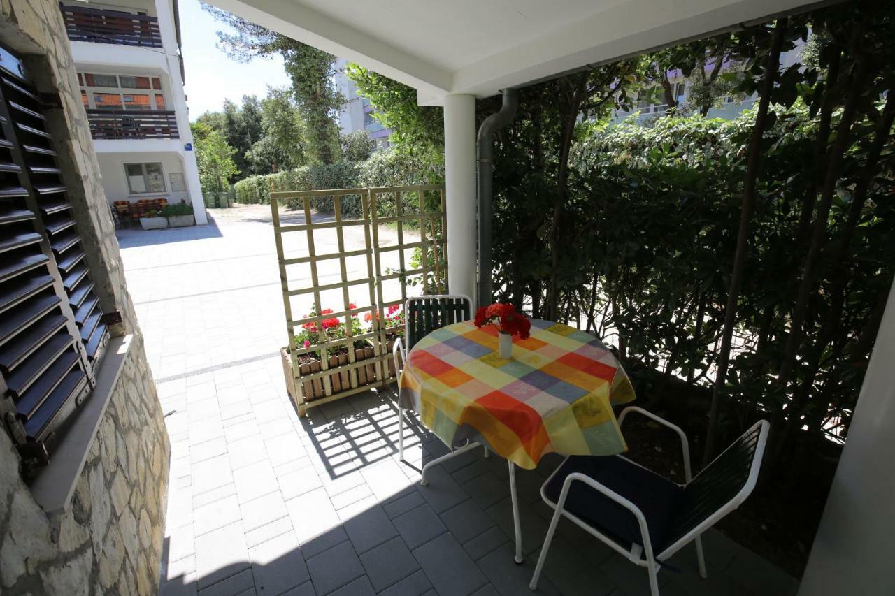 Apartments Paleka Petrcane Bagian luar foto