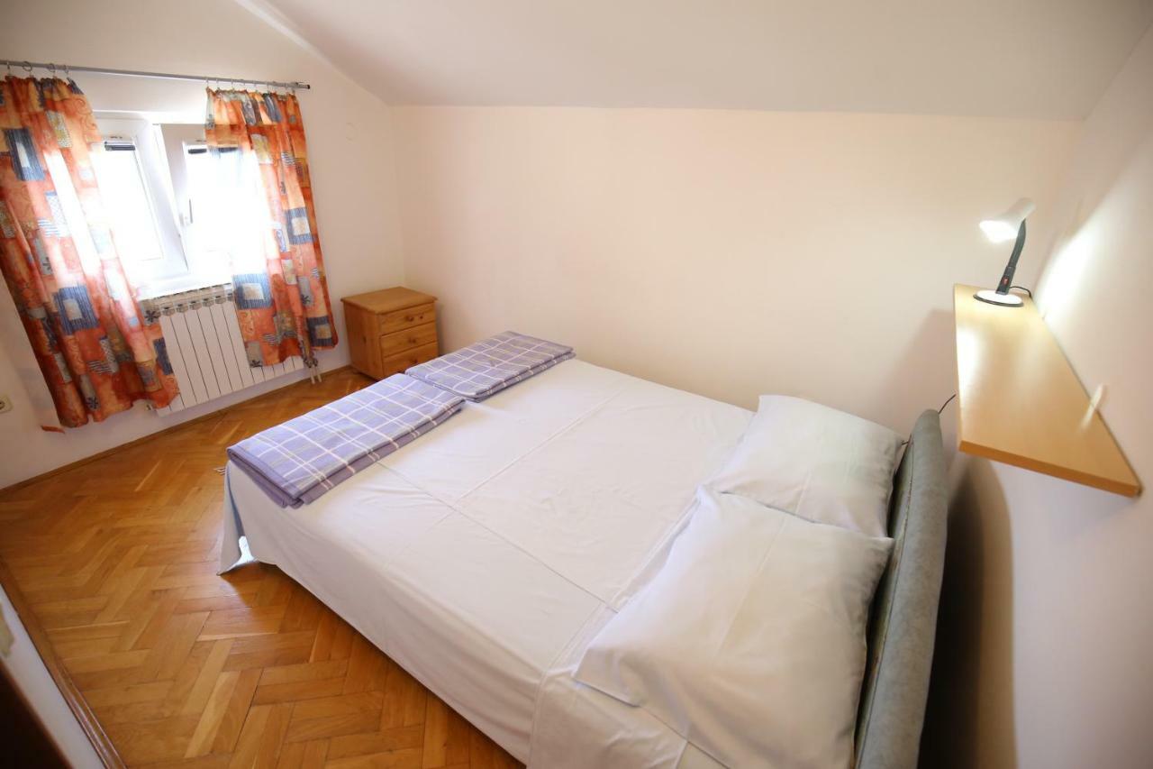 Apartments Paleka Petrcane Bagian luar foto