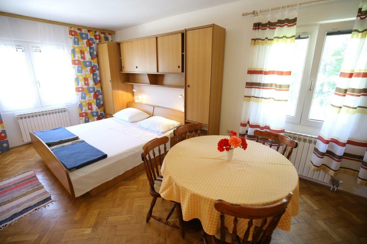 Apartments Paleka Petrcane Bagian luar foto