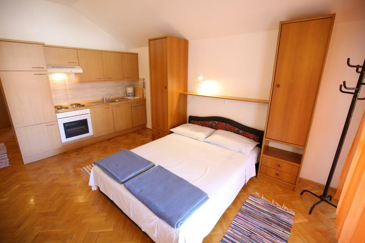 Apartments Paleka Petrcane Bagian luar foto