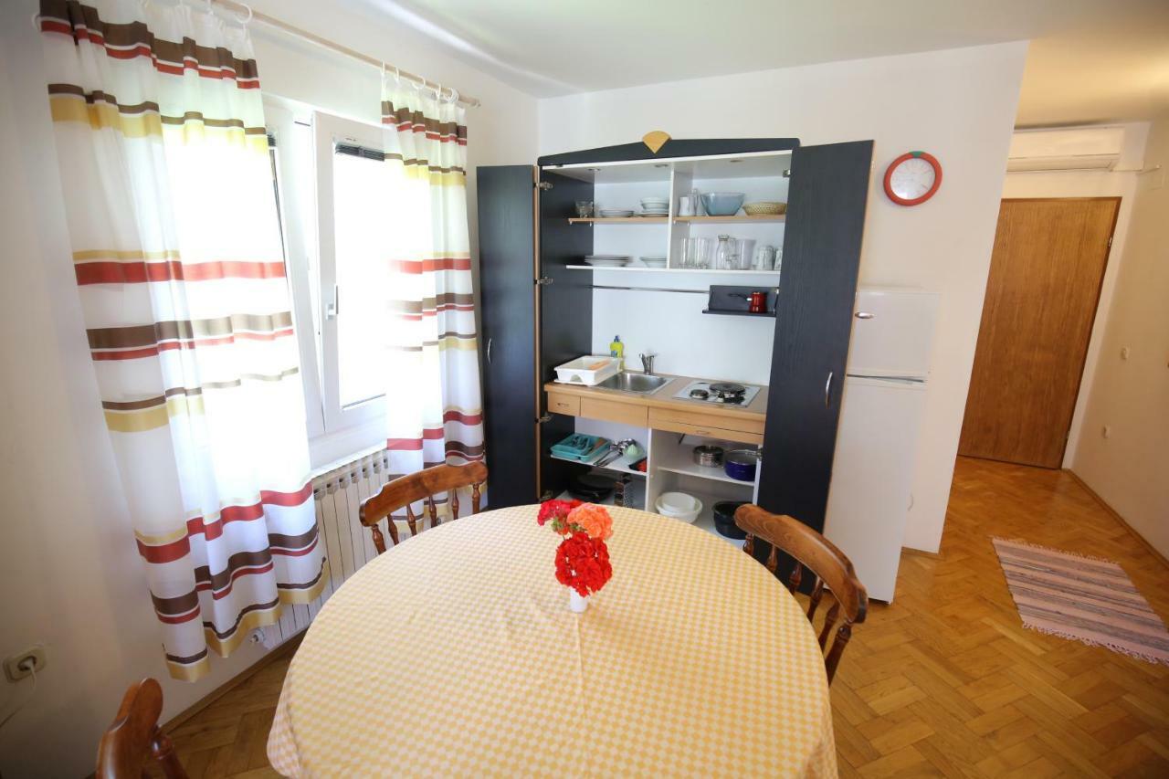 Apartments Paleka Petrcane Bagian luar foto