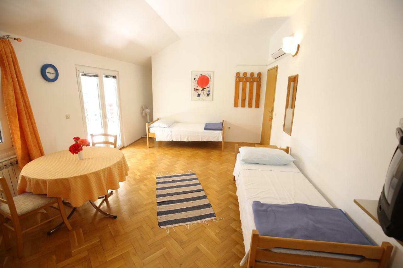 Apartments Paleka Petrcane Bagian luar foto