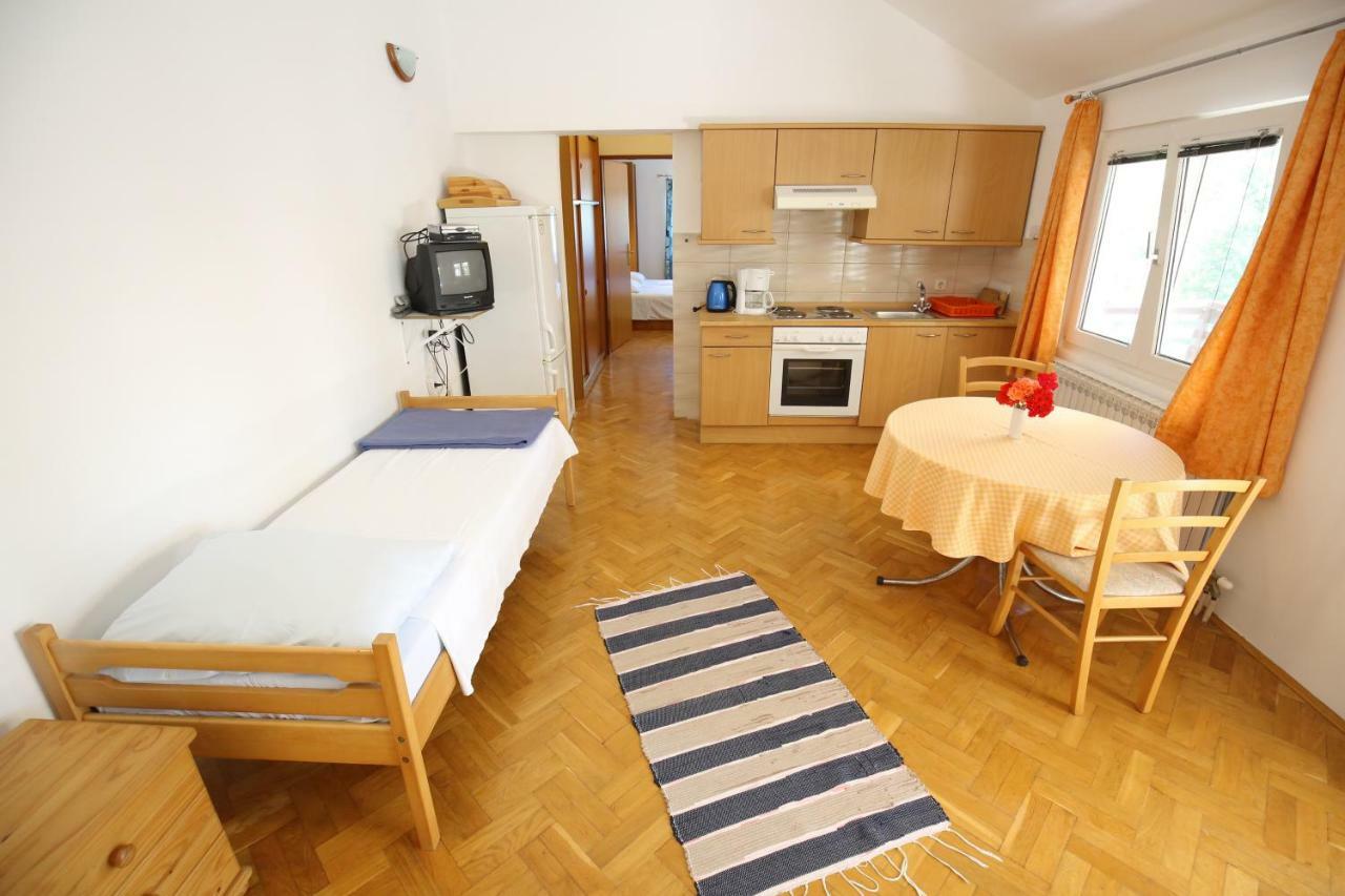 Apartments Paleka Petrcane Bagian luar foto