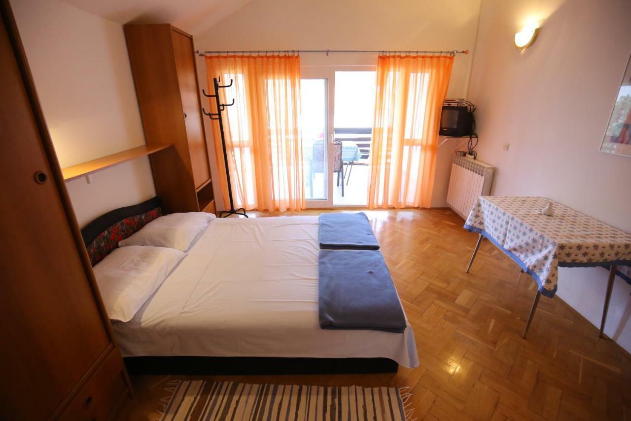 Apartments Paleka Petrcane Bagian luar foto