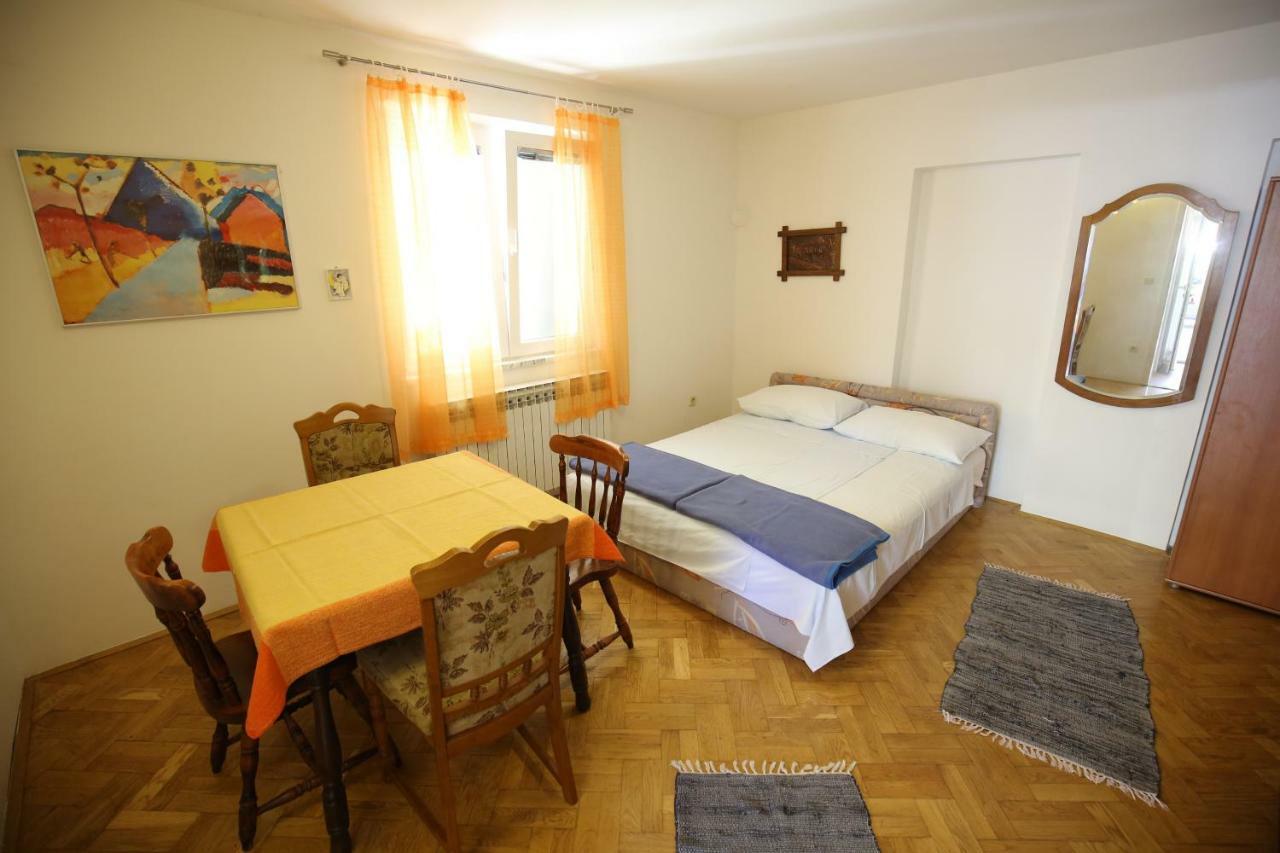 Apartments Paleka Petrcane Bagian luar foto