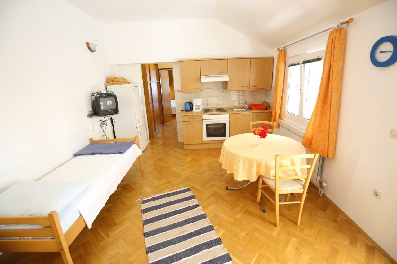 Apartments Paleka Petrcane Bagian luar foto